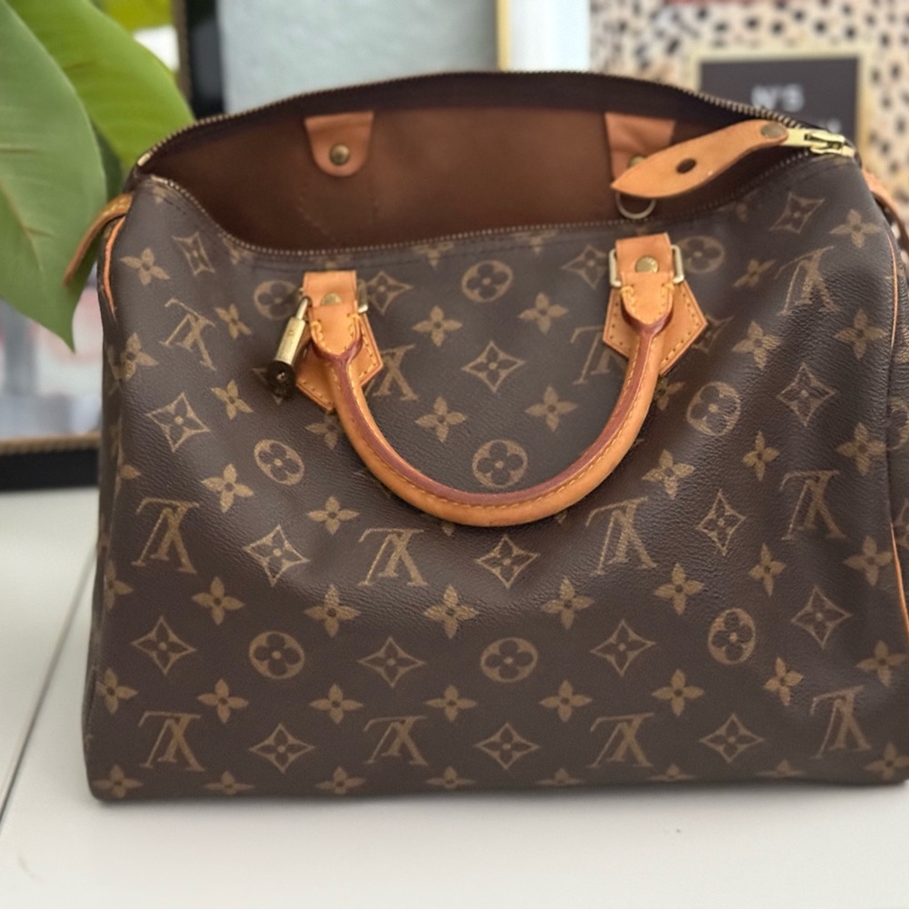 Authentic Vintage Louis Vuitton Speedy 30 – Classic Monogram Canvas